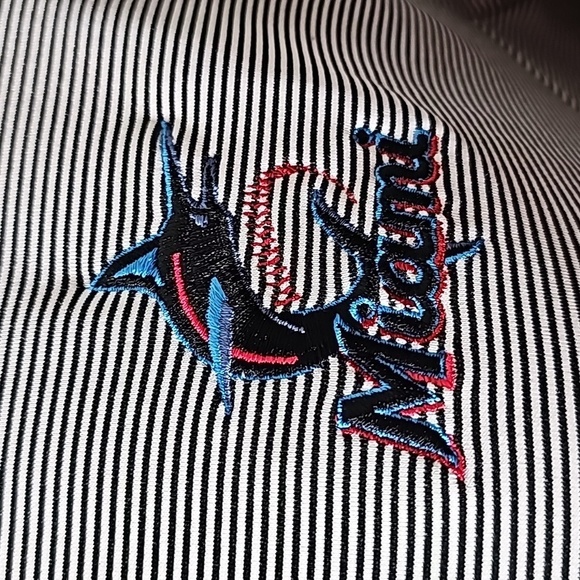 Peter millar jersey knit‎ fabric pinstripes. Henley style shirt. Size lar… - Picture 3 of 10